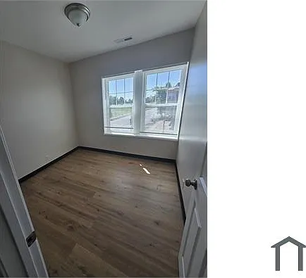 3 bed, $1,410 — Photo 3
