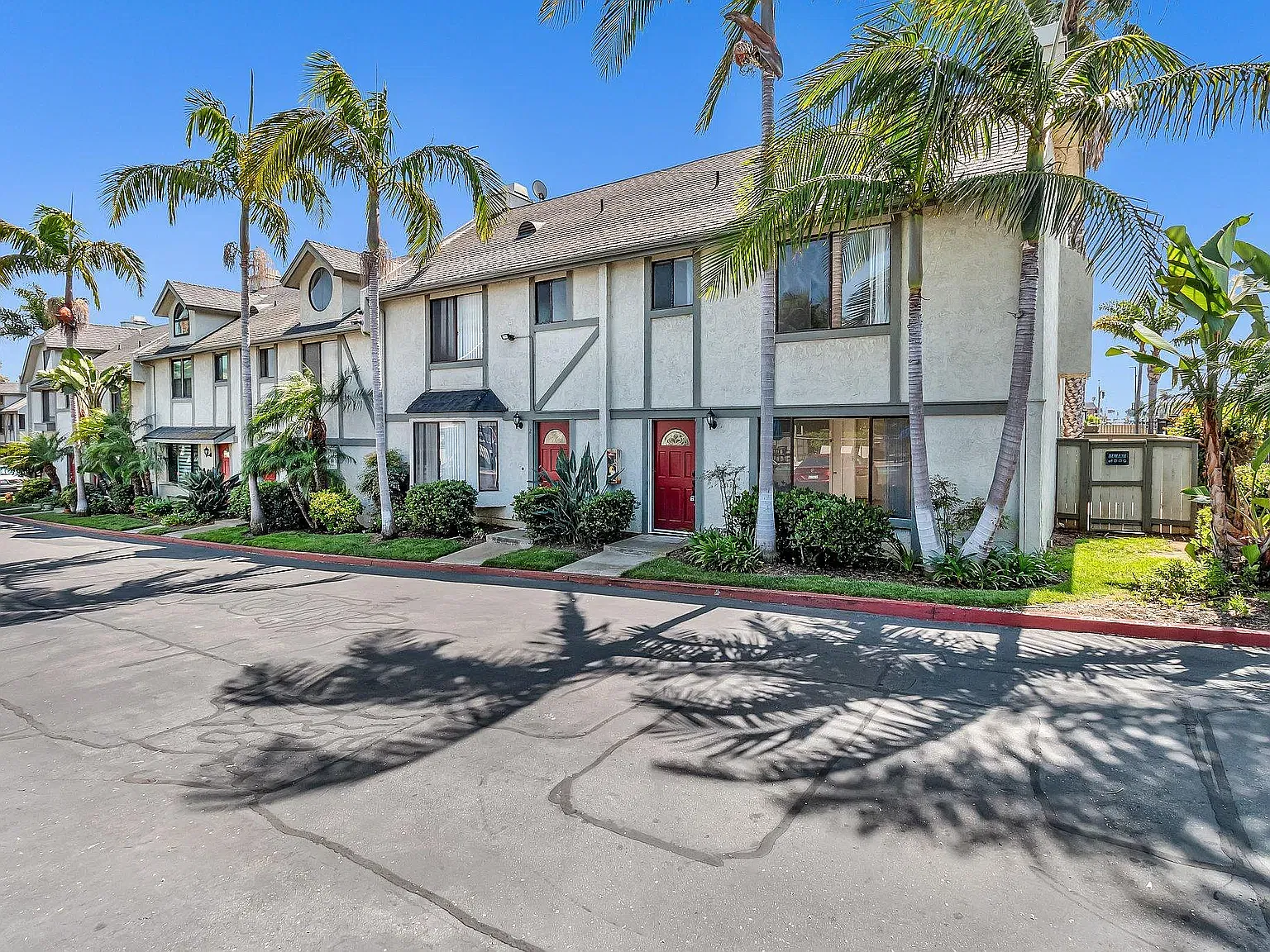 2 bed, 2.5 bath, 1219 sqft, $2,950 — Photo 1