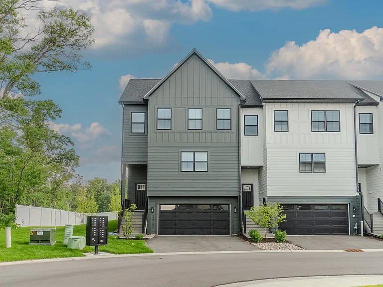 Foxtail Hollow Townhomes — Photo 46