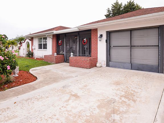 2nd image of 710 SE Chaloupe Ave