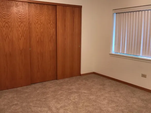 1117 E Division St APT 2B, Lockport, IL 60441