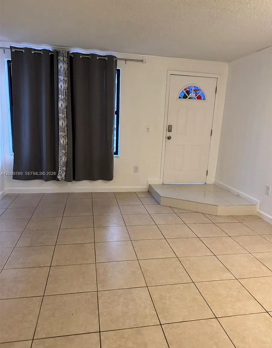 Second West Lake Condo — Photo 2