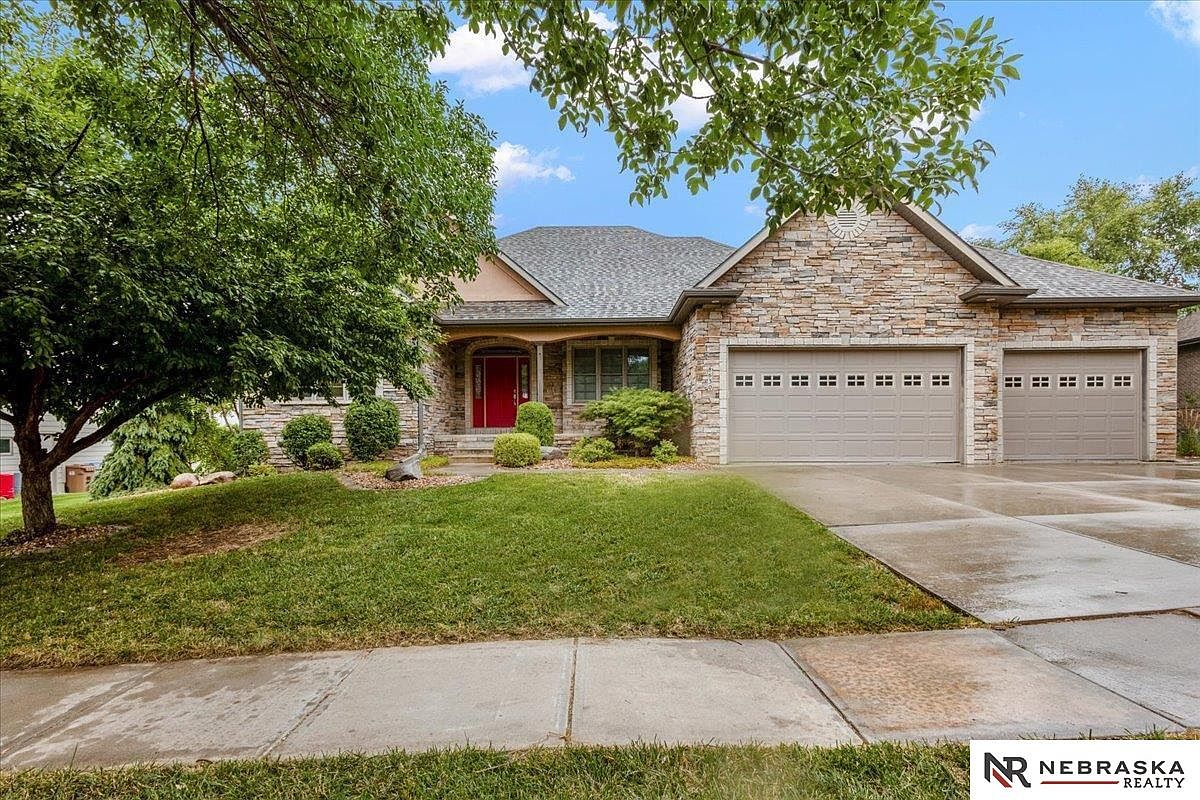 8630 Oakmont Dr — HiMark Golf Course