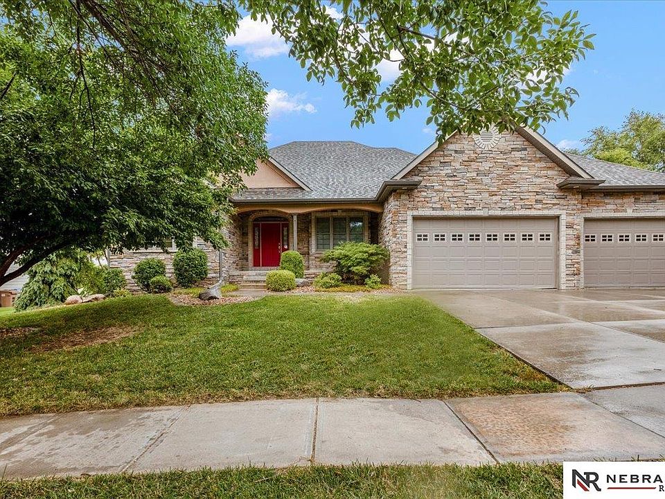 1st image of 8630 Oakmont Dr