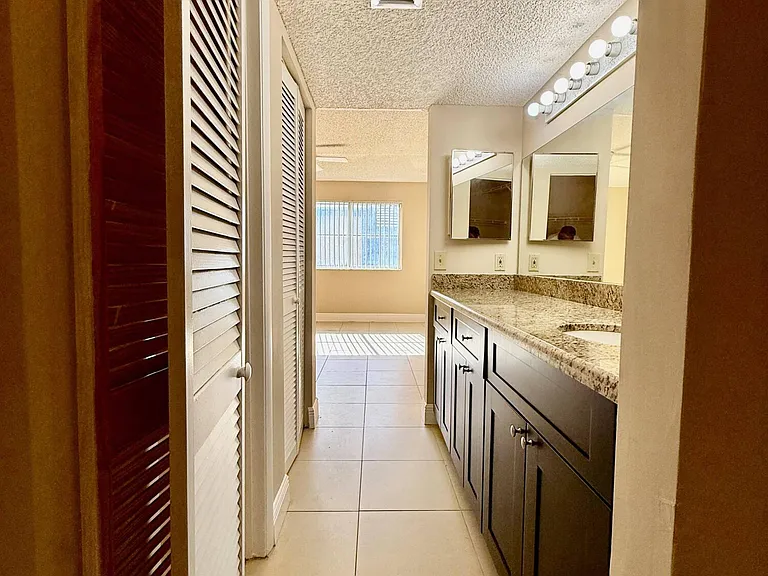 9901 Westview Dr #324 — Photo 10