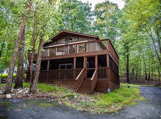 160 Saunders Dr, Bushkill, PA 18324