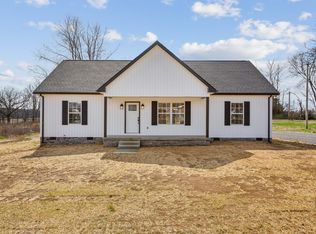 812 Days Rd, Lafayette, TN 37083