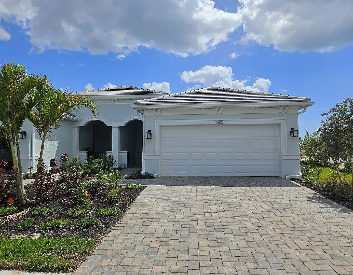 Beautiful Seasonal Englewood Villa- Dog Friendly - New Construction With Community Pool! Located ... — Photo 1