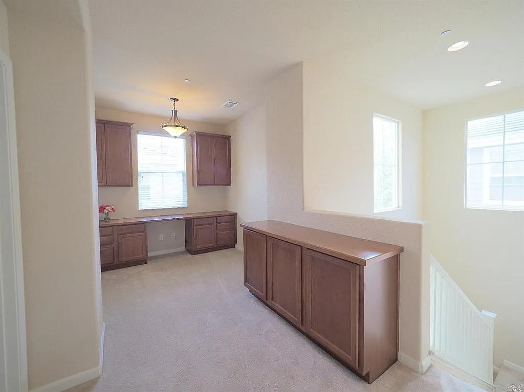 3 bed, 2.5 bath, 1663 sqft, $2,900 — Photo 4