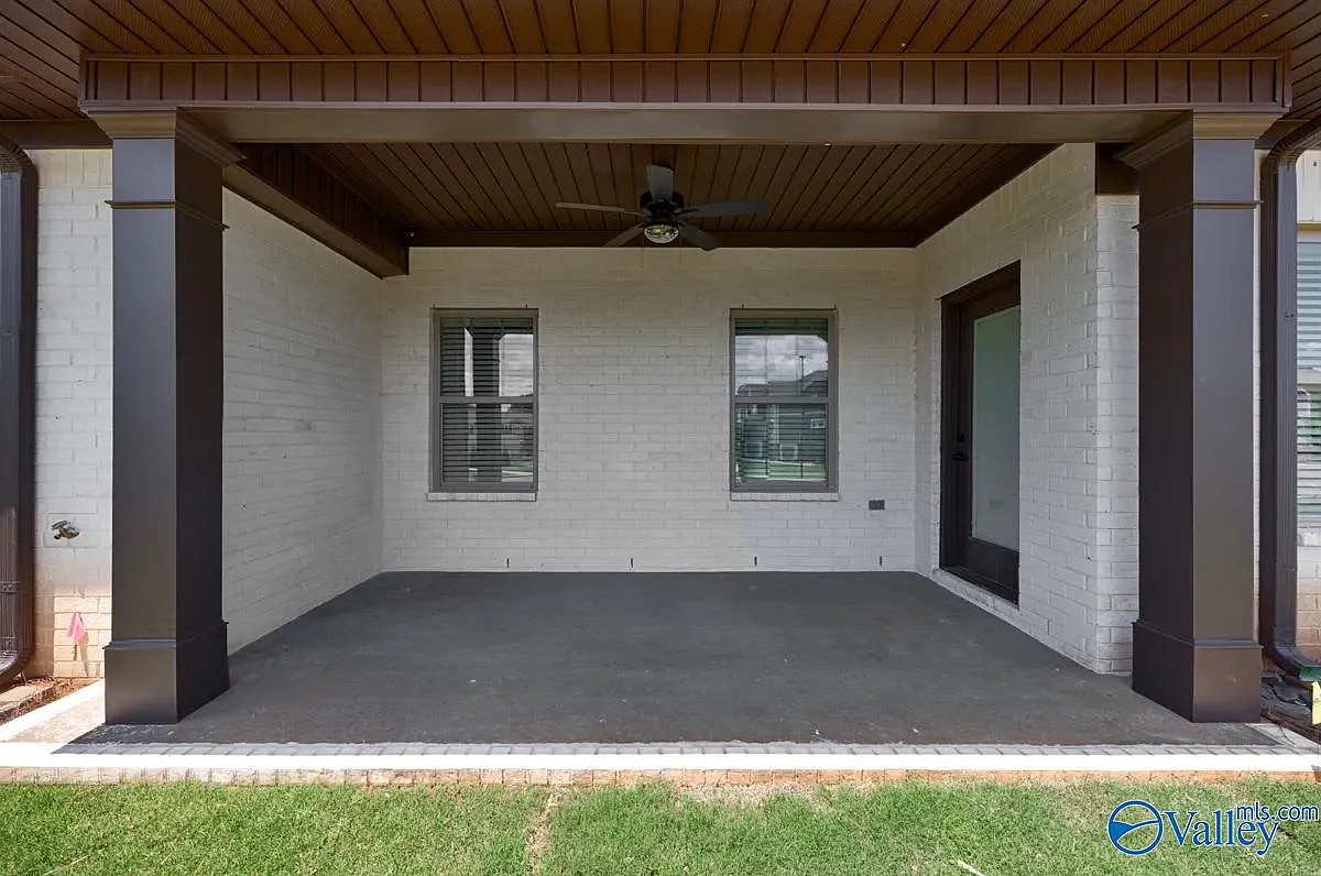 3 bed, 2.5 bath, 1800 sqft, $2,535 — Photo 3