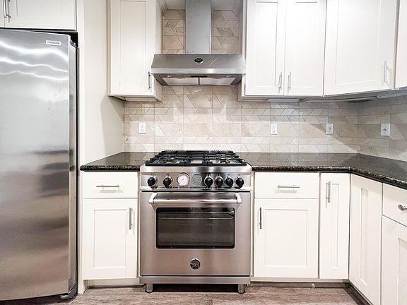 2nd image of 2476 Oswego St #103