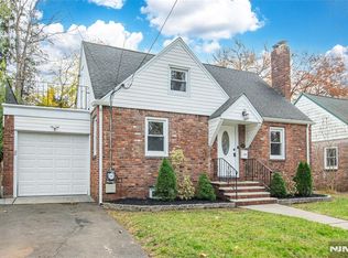 1653 Ardsley Ct, Teaneck, NJ 07666