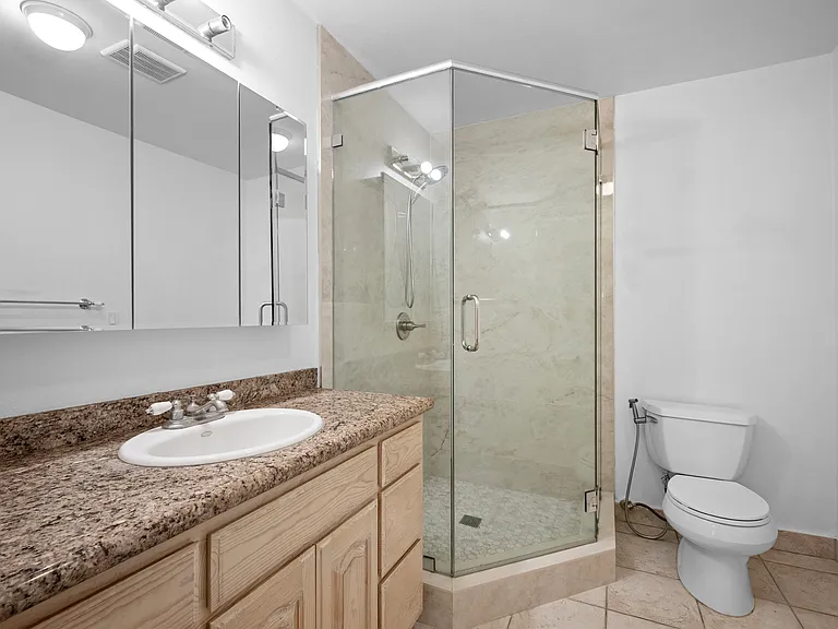 823 E Wilson Ave #C — Photo 13