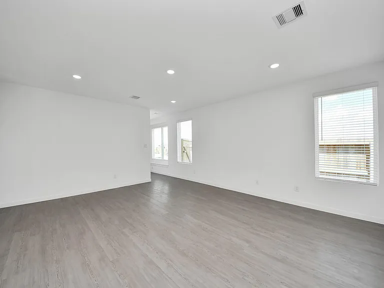 29515 Pondview Dr — Photo 11