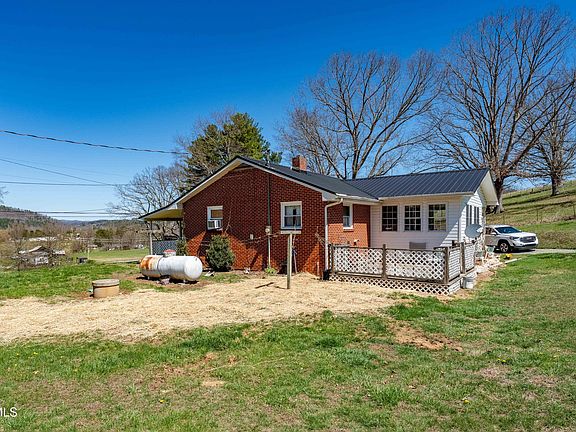 3rd image of 288 Arnold Rd