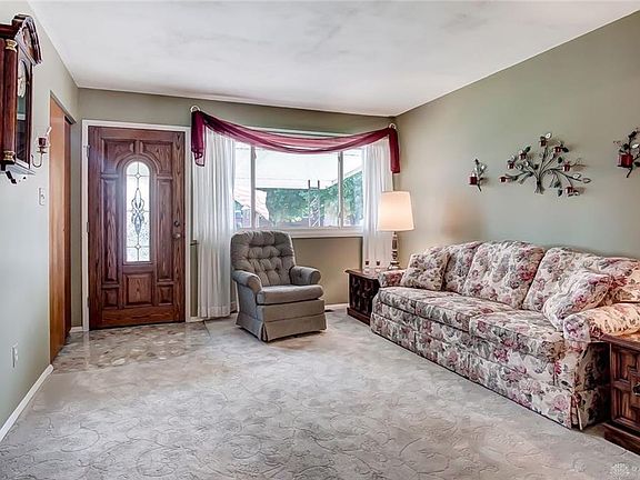 4th image of 685 Granville Pl