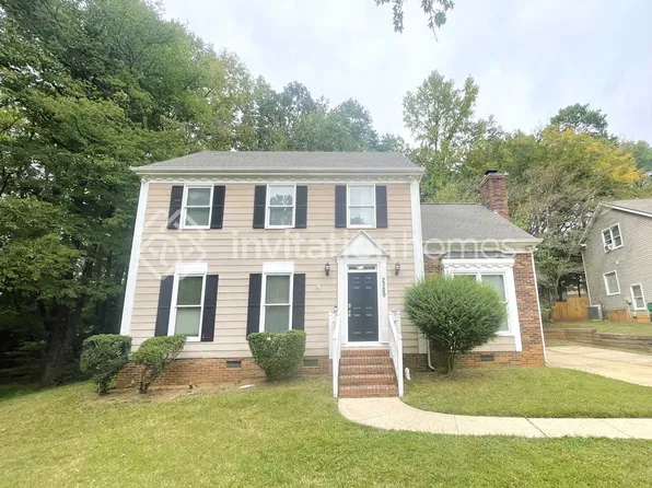 2329 Century Oaks Ln, Charlotte, NC 28262