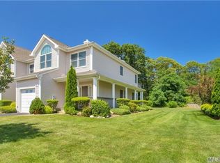 901 Willow Pond Dr, Riverhead, NY 11901