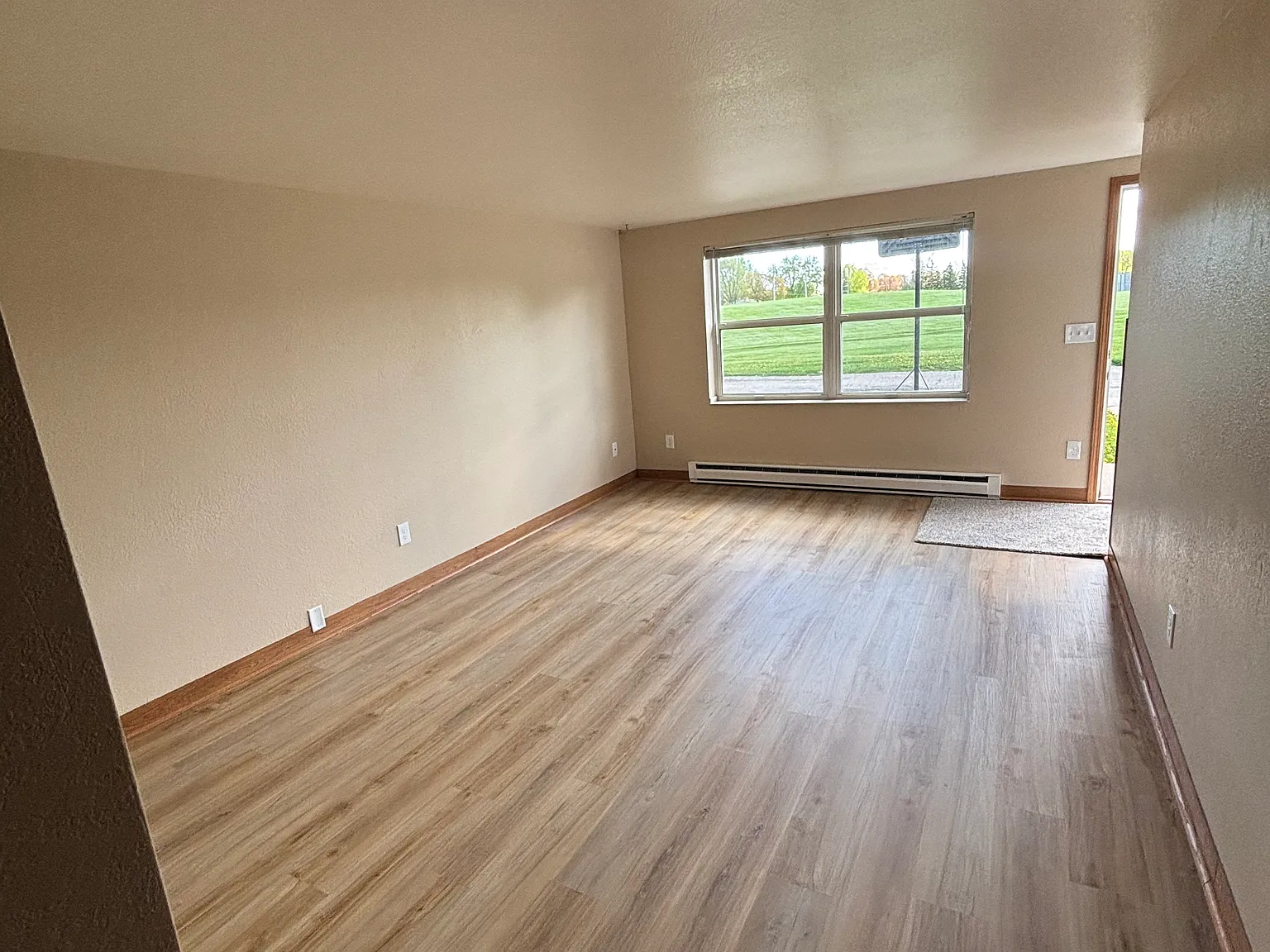 3 bed, 1.5 bath, 1150 sqft, $1,450 — Photo 4