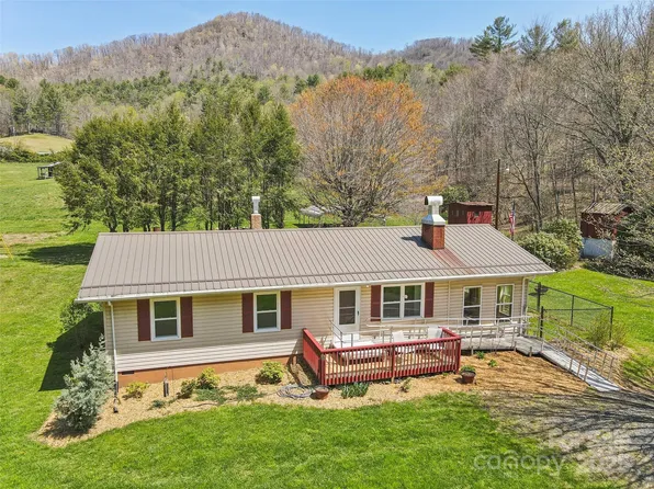 1285 Sandy Branch Rd, Bakersville, NC 28705