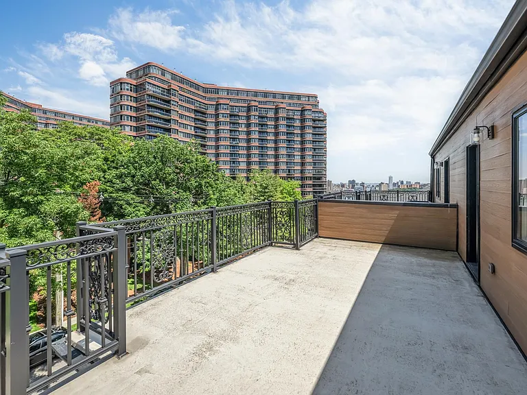 34 Lafayette Ave — Photo 35