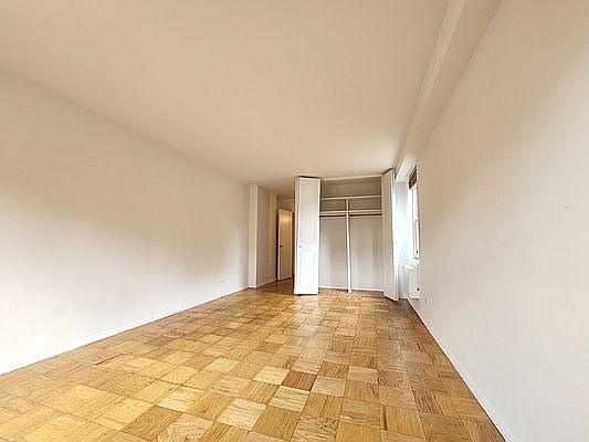 4th image of 3660 Oxford Ave APT 5C