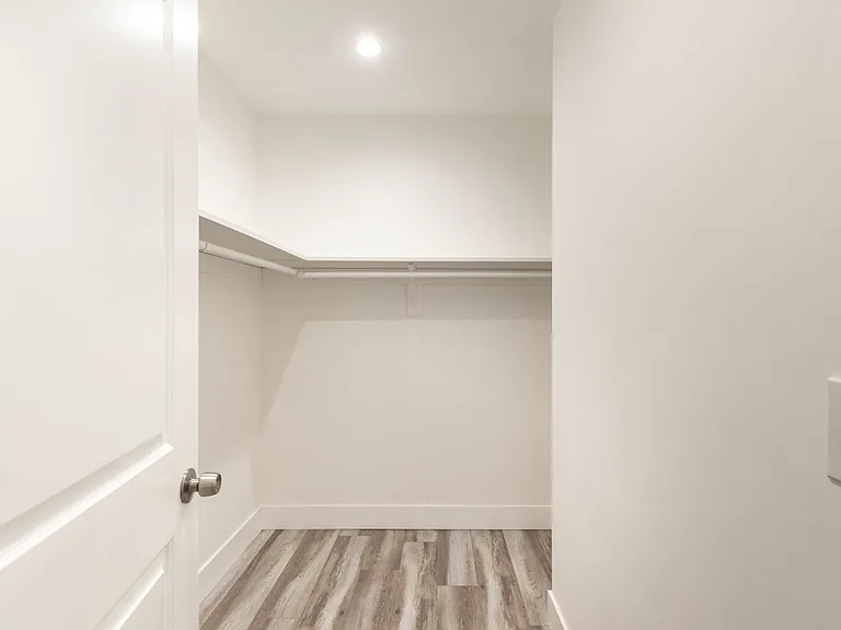 6633 Costello Ave — Photo 20