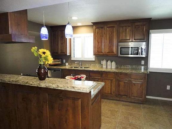 4th image of 3012 E Torrey Pines Cir