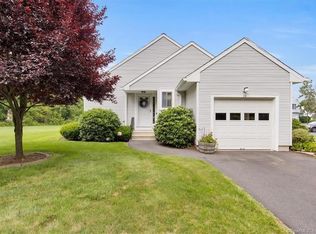 20 Locust Ln #20, Farmington, CT 06032