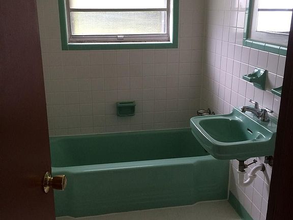 4th image of 6022 Syrcle Ave