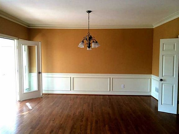 4th image of 202 S River Farm Dr