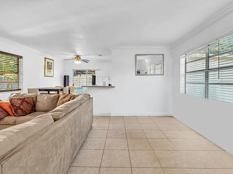 700 SW 5th Ct — Photo 10