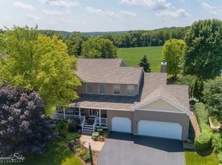 3205 Foxview Highland Dr, McHenry, IL 60050