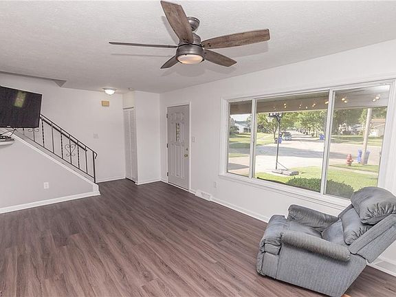 3rd image of 6479 Grayfriar Dr