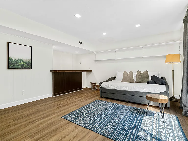 5400 Nagle Ave — Photo 24