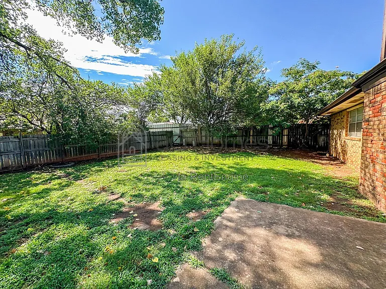909 Cherrywood Ln — Photo 13