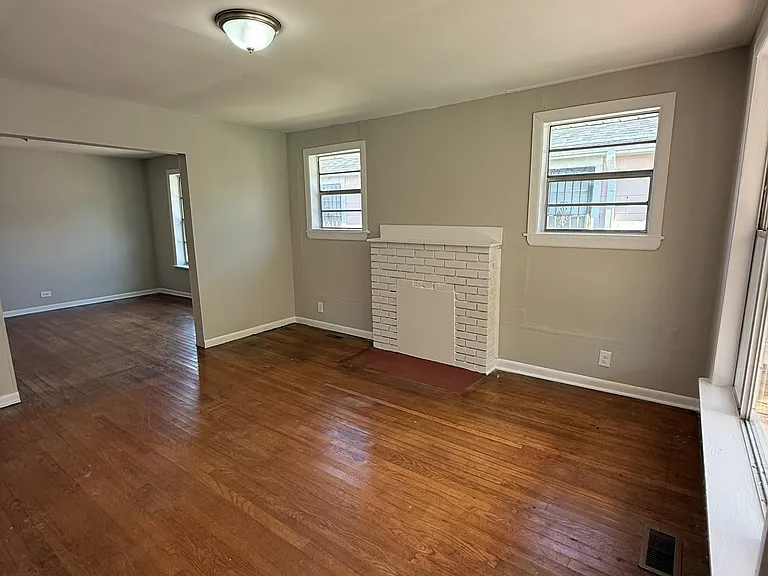 806 Gamma St S — Photo 2