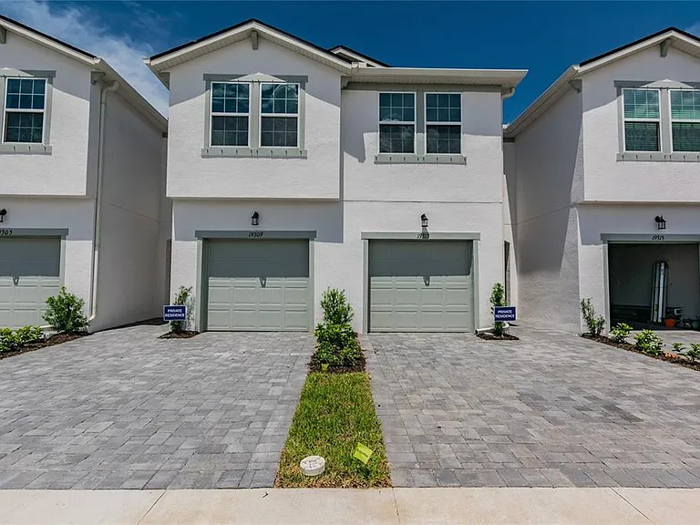 19309 Blue Pond Dr — Photo 2