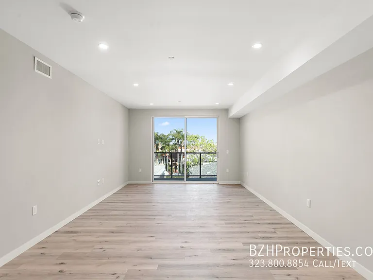 Bedford Twenty - Luxury Condos — Photo 2