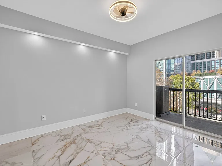 1075 Peachtree Walk NE — Photo 8