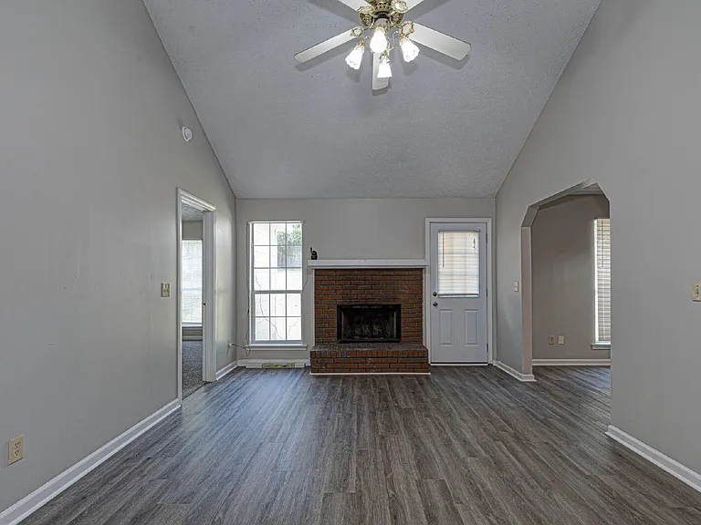 5713 Marlette Ct — Photo 2