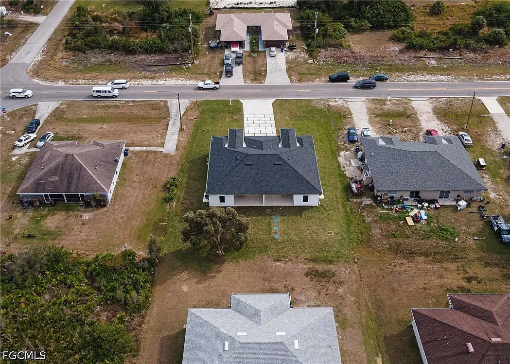 3 bed, 2.0 bath, 1199 sqft, $1,900 — Photo 3