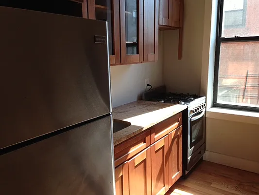 Rented by Premier Metro Realty Corp | media 33