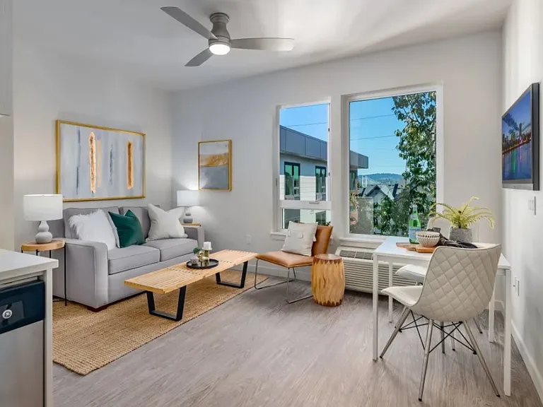 Acqua Apartments - Student Affordable — Photo 2