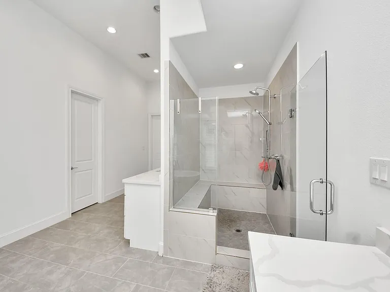 624 Delmar St — Photo 5