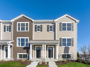 2571 Bella Dr, Pingree Grove, IL 60140