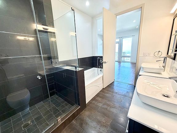 4th image of 635 Burnett Ave APT 1
