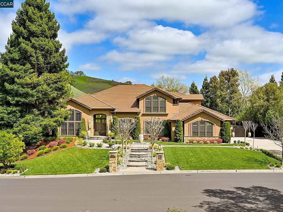 1st image of 32 Goldstone Ct