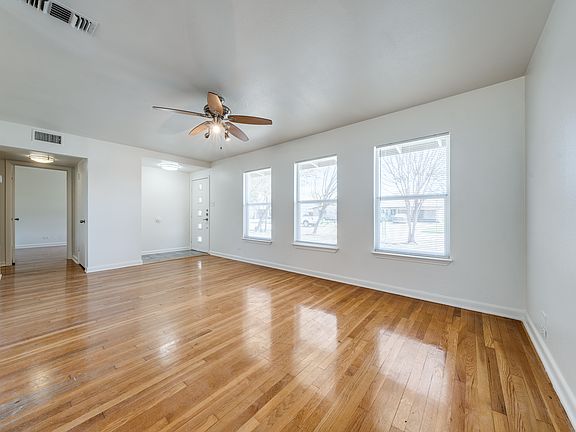 3rd image of 415 Robinhood Pl