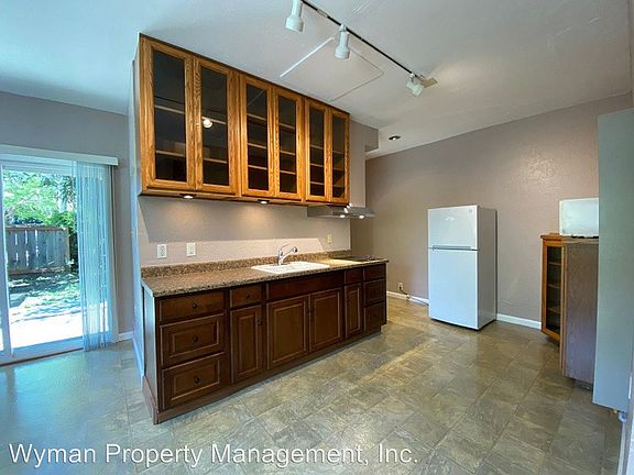 4th image of 2240 Morlan Dr